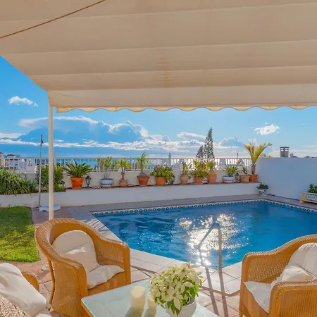 Luxury With Private Pool & Sea Views, ネルハ