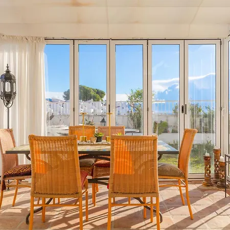 Luxury With Private Pool & Sea Views, ネルハ