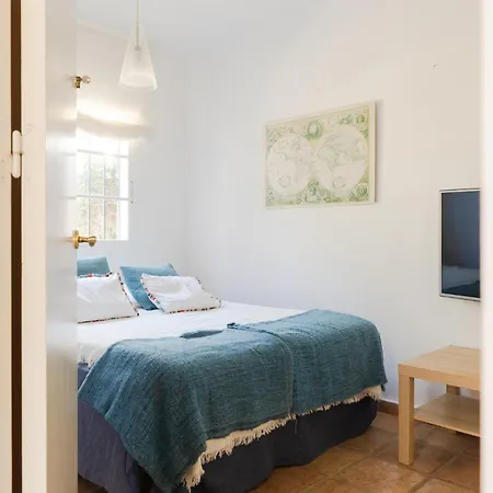 Luxury With Private Pool & Sea Views, 別荘
