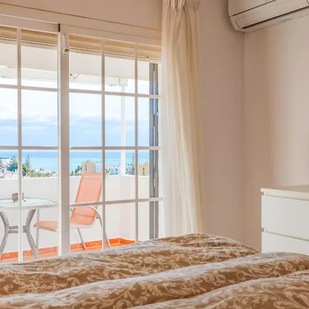 Luxury With Private Pool & Sea Views, 別荘