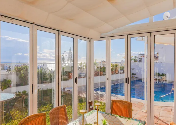 Luxury With Private Pool & Sea Views, Casa de Férias Nerja