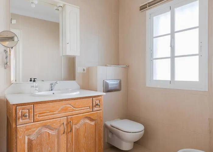 Luxury With Private Pool & Sea Views, Casa de Férias *