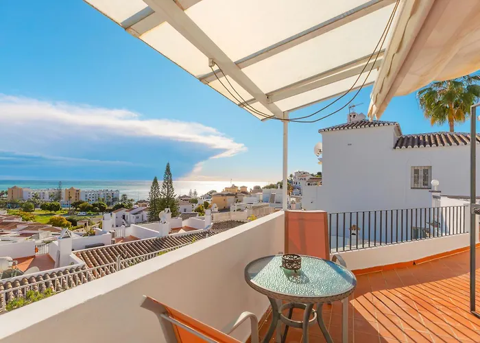Luxury With Private Pool & Sea Views, Casa de Férias Nerja